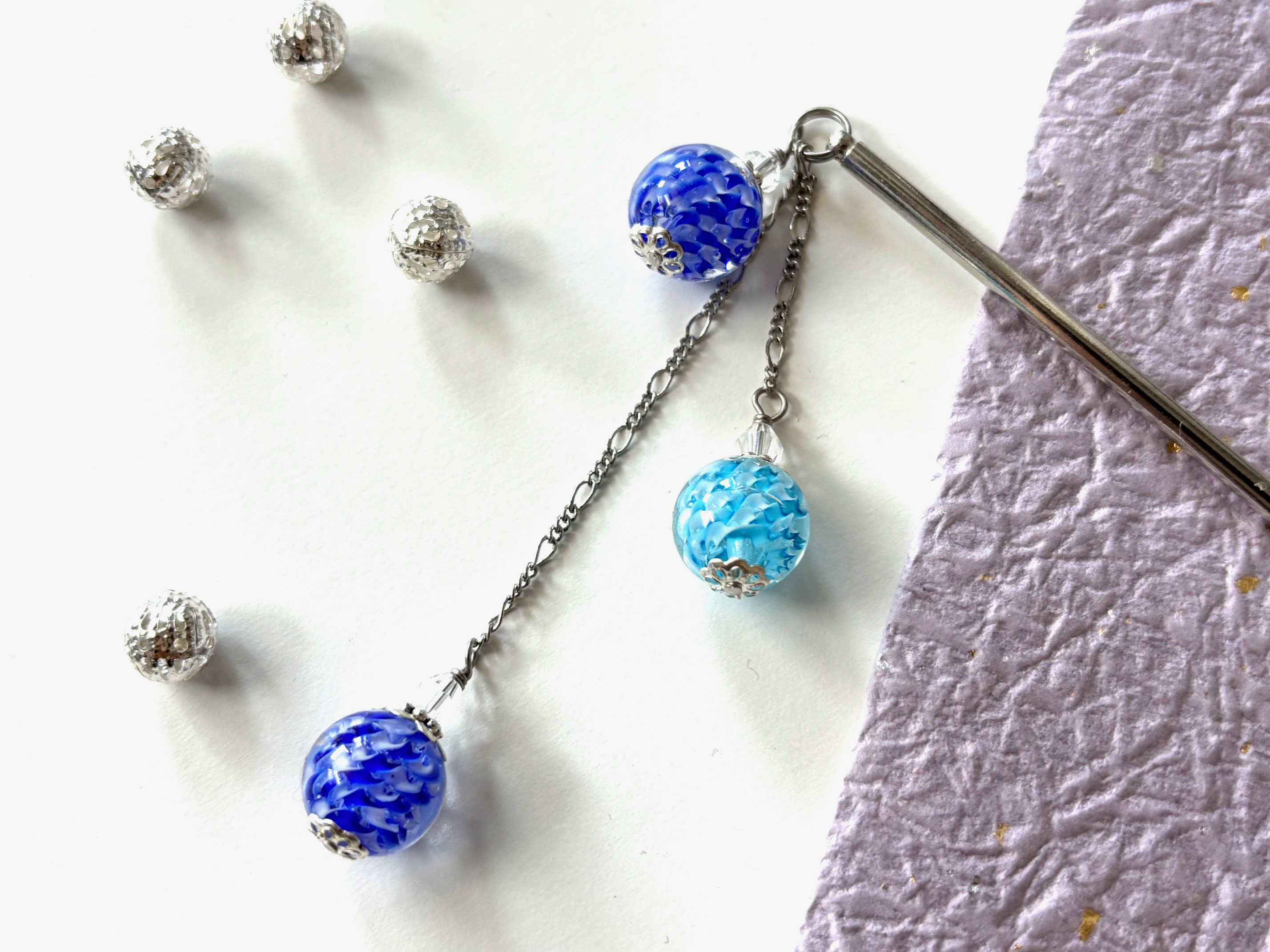 かんざし　青と水色の渦巻き模様のとんぼ玉３連A　一本挿し　一本簪　涼しげ　夏　青　紺 4,620円