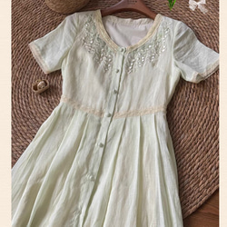 可憐な刺繡とレースのロングワンピース　ウエストレース付き【春夏秋】ミントグリーン 3枚目の画像