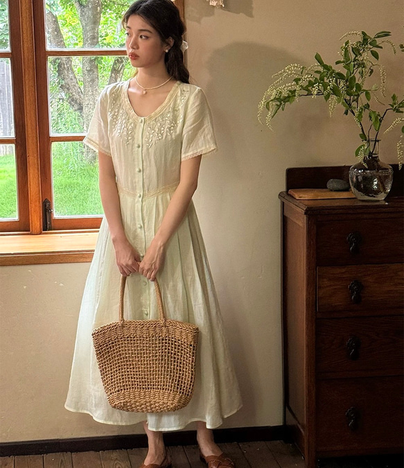可憐な刺繡とレースのロングワンピース　ウエストレース付き【春夏秋】ミントグリーン 8枚目の画像