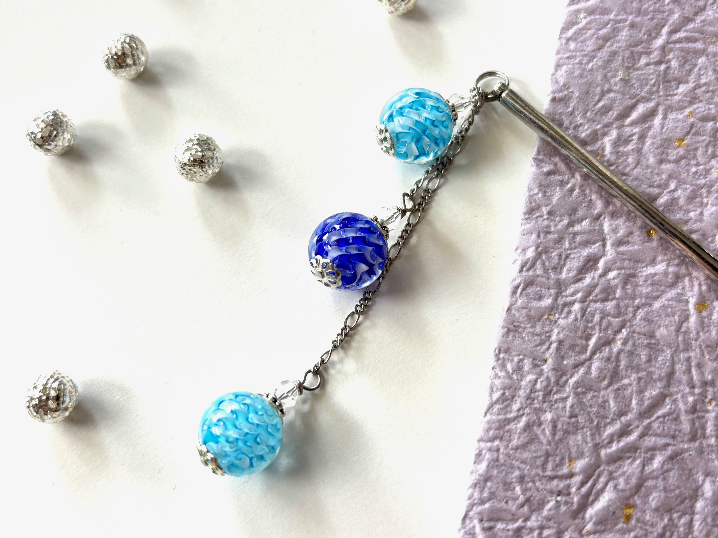 かんざし　青と水色の渦巻き模様のとんぼ玉３連B　一本挿し　一本簪　涼しげ　夏　青　紺