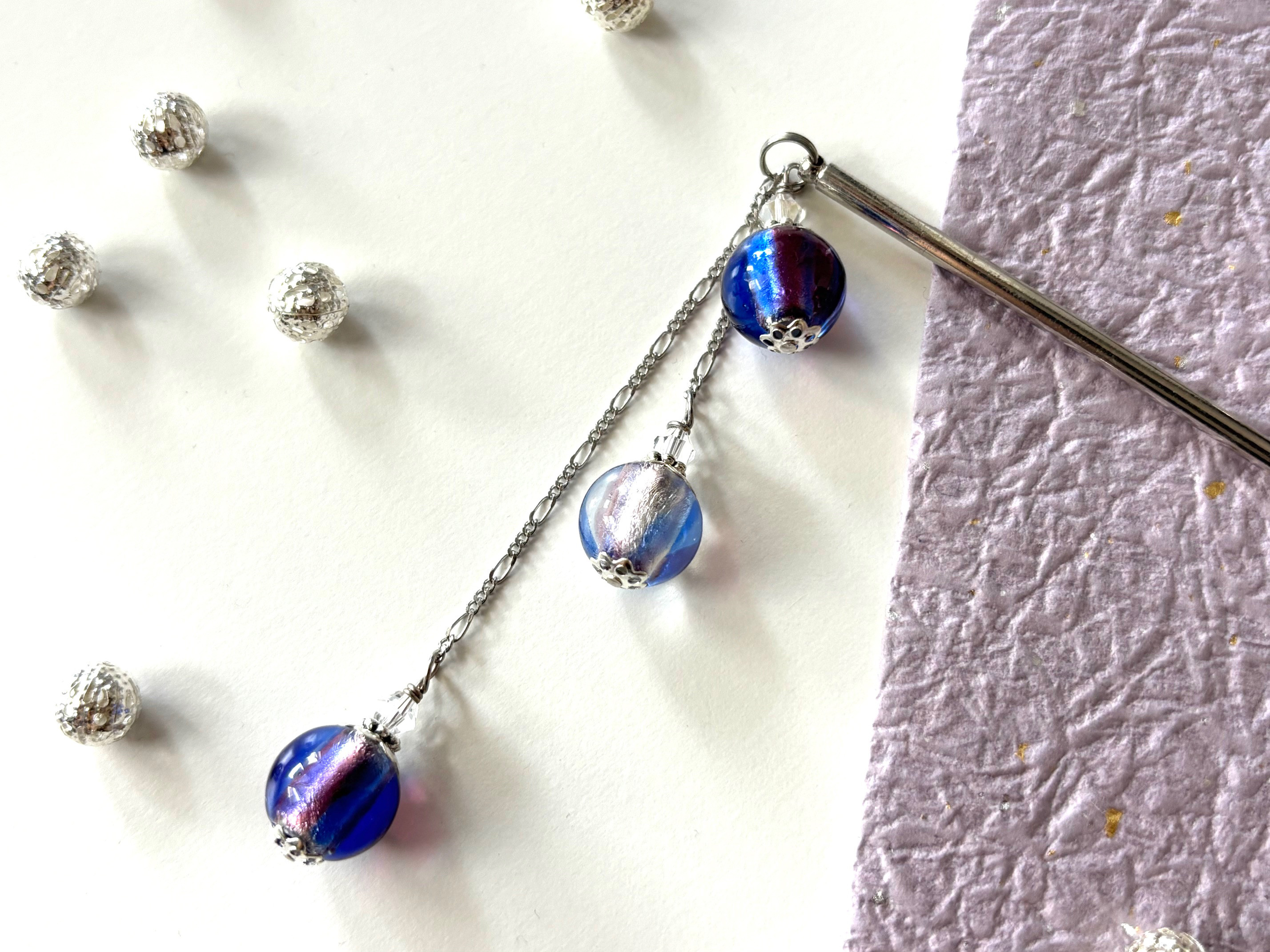 かんざし　青と紫の２トーンカラーのとんぼ玉３連B　一本挿し　一本簪　涼しげ　夏　紺　ブルー　パープル　ガラス 4,455円