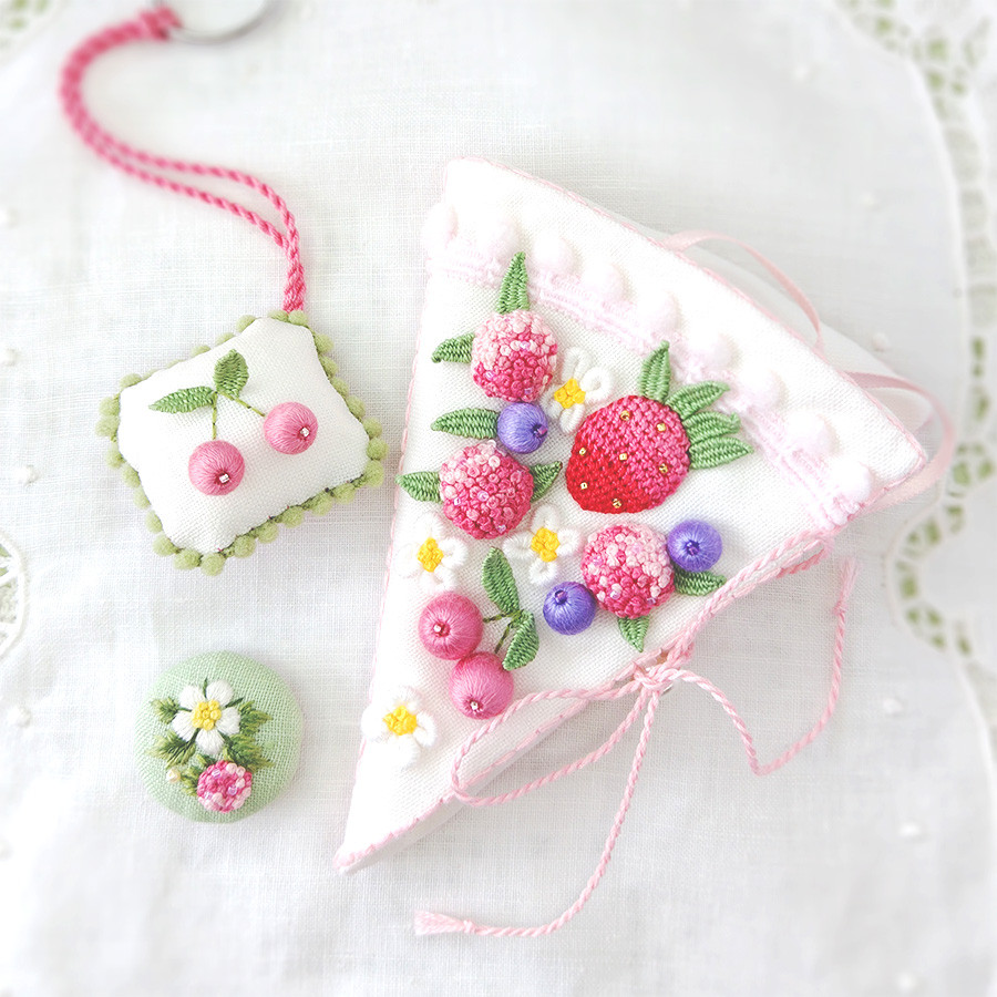 ＊Pikolapin刺しゅう菓子店＊《フルーツケーキセット》いちご＆さくらんぼ♪かわいい手芸小物3点セット