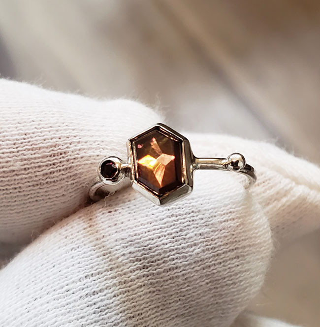 奈良県レインボーガーネットとレッドスピネルのリング