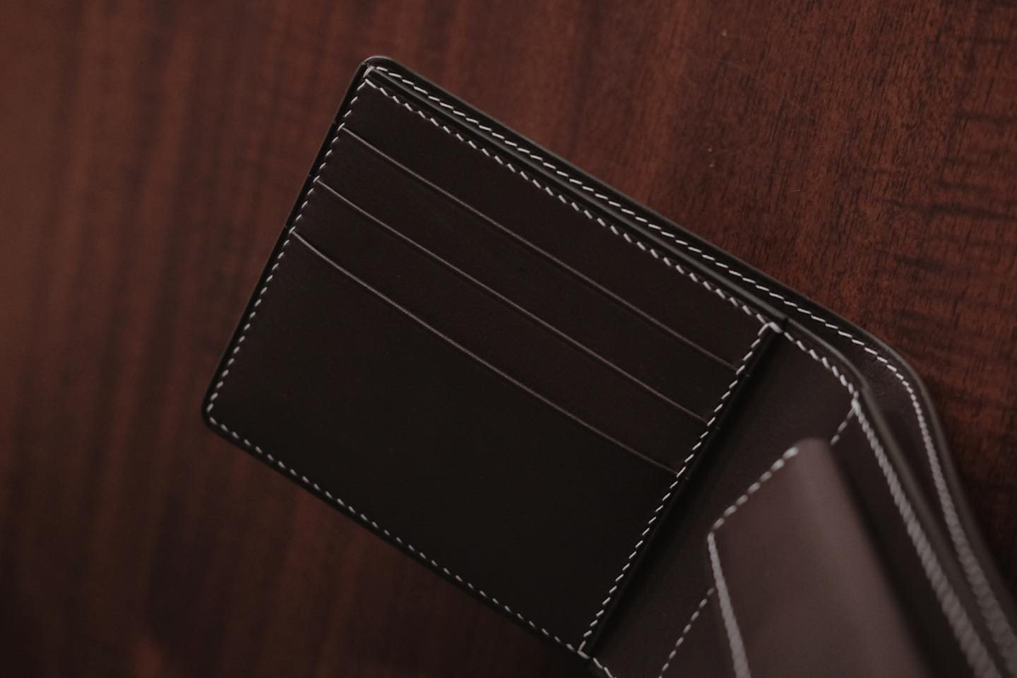 二つ折り財布　小銭入れ付き　【総手縫い】