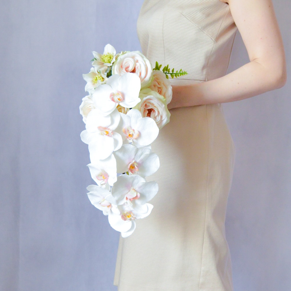 【胡蝶蘭とバラのブーケ】ウエディングブーケ、アーティフィシャルフラワー、前撮り、造花、白、和装、ブライダル、結婚式
