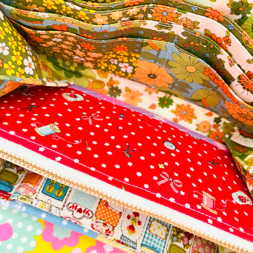 昭和レトロガールズ「ソーイングガールズ」パッチワークとわんちゃん