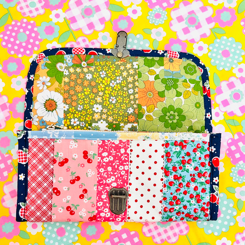 昭和レトロガールズ「ソーイングガールズ」パッチワークとわんちゃん