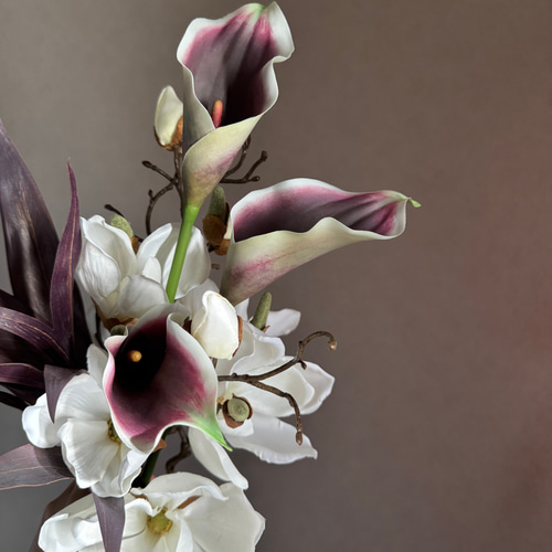 マグノリア×カラー♪アームブーケ 造花 ウェディングブーケ ブートニア