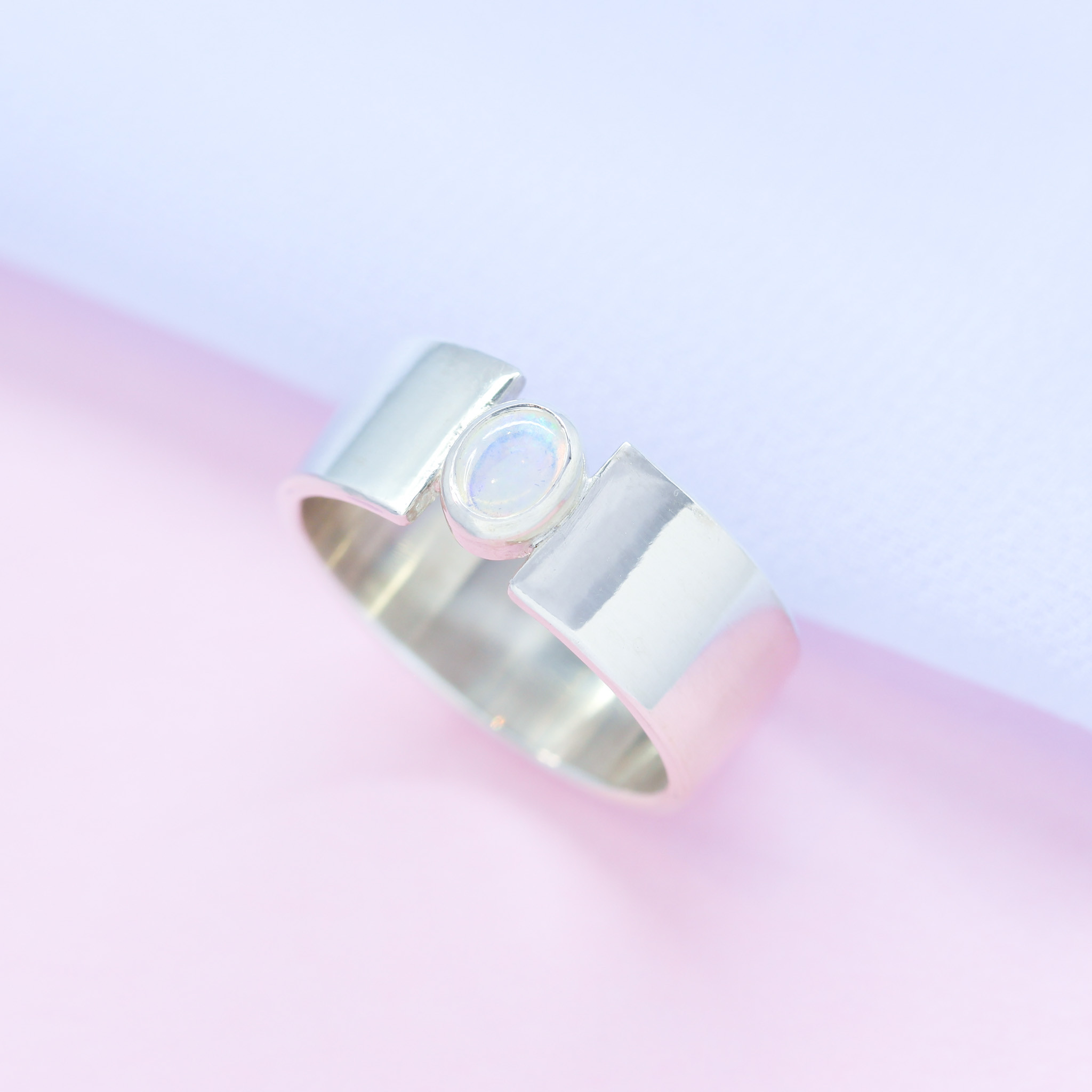 《hold》オーストラリア産クリスタルオパール・平打ちリング