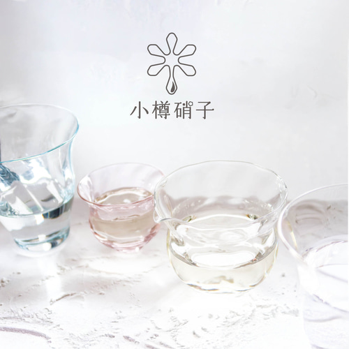 古道具/ゆらゆらな表情が美しい吹きガラスの小さな瓶 古道具/ゆらゆらな表情が美しい吹きガラスの小さな瓶