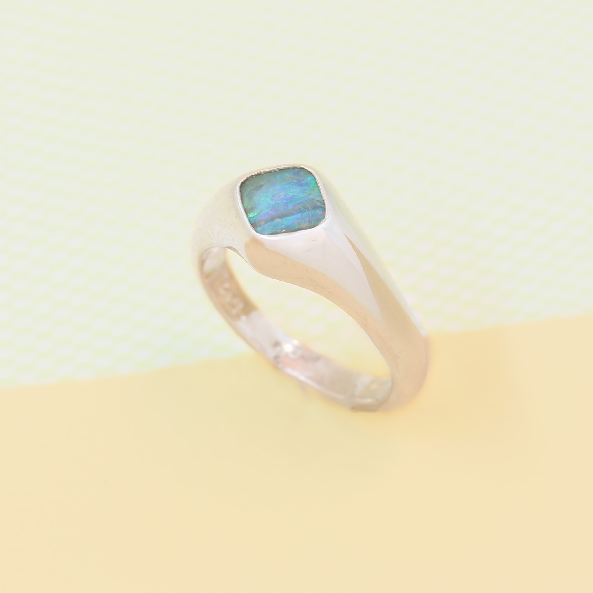 《sig-r》オーストラリア・クイーンズランド産ボルダーオパール・シグネットリング