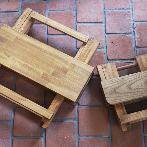 暮らしに寄り添う、折りたたみ式木製テーブル！収納もスマート！自然