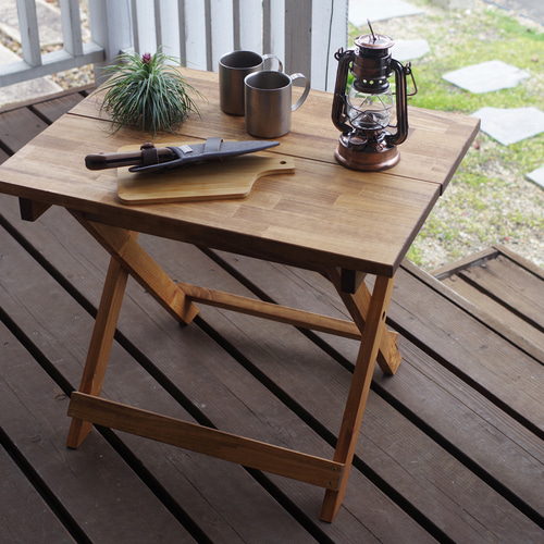 暮らしに寄り添う、折りたたみ式木製テーブル！収納もスマート！自然
