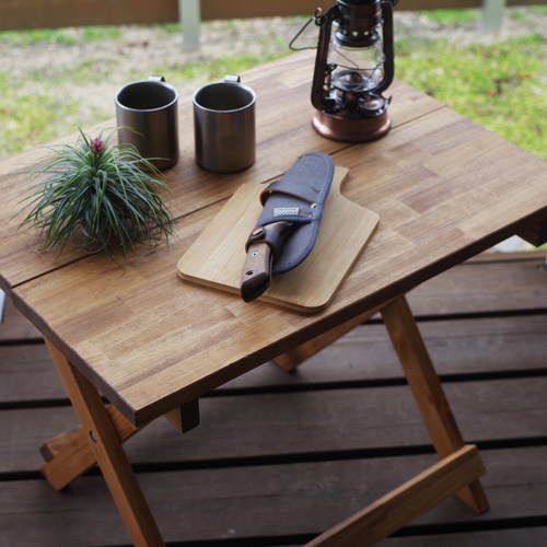 暮らしに寄り添う、折りたたみ式木製テーブル！収納もスマート！自然