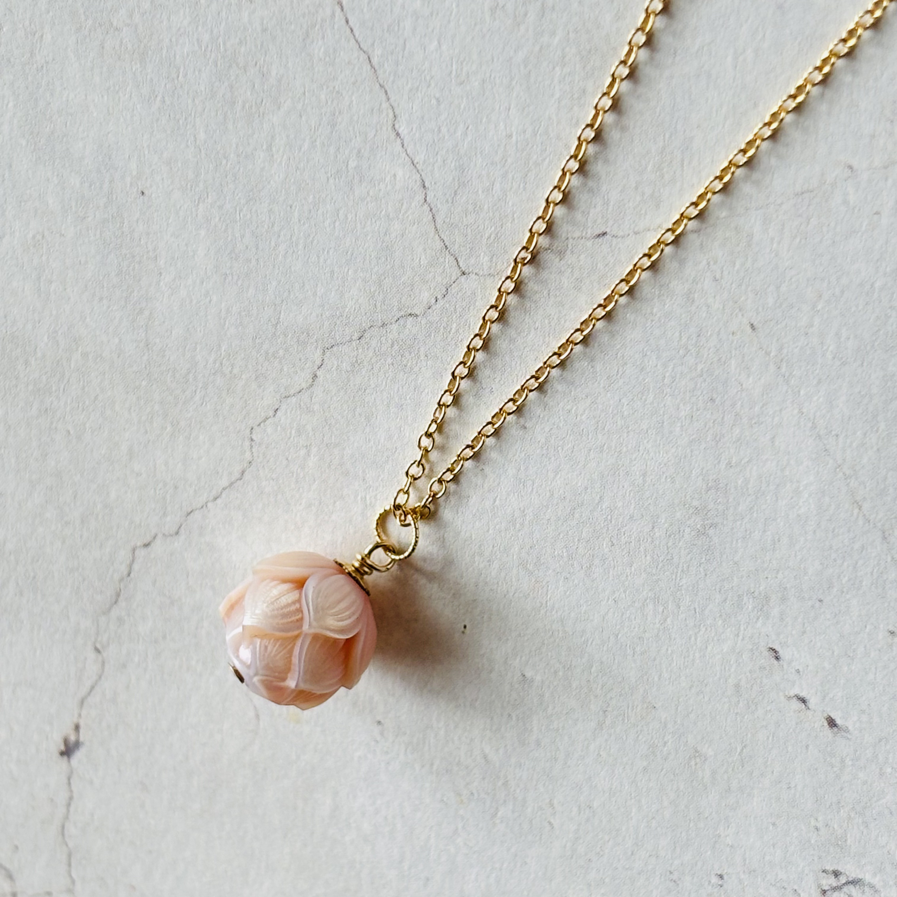 レアなカービングパールの一粒ネックレス/14Kgf　スライドアジャスター付き