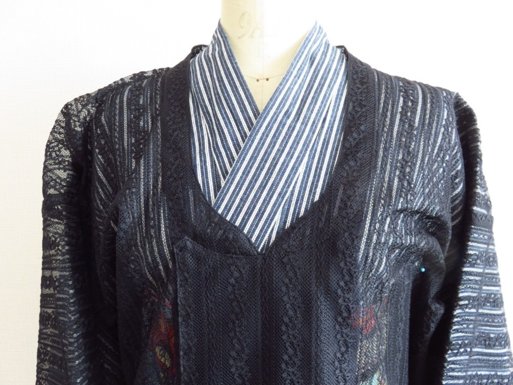 オートクチュールドレスで使用する薄手の高級日本製レースで作製した濃紺の和装のコート