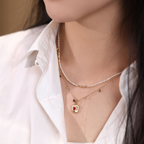 ヘイズジュエリー】朱色のほくろデザイン18金ダイヤモンド装飾プレーン