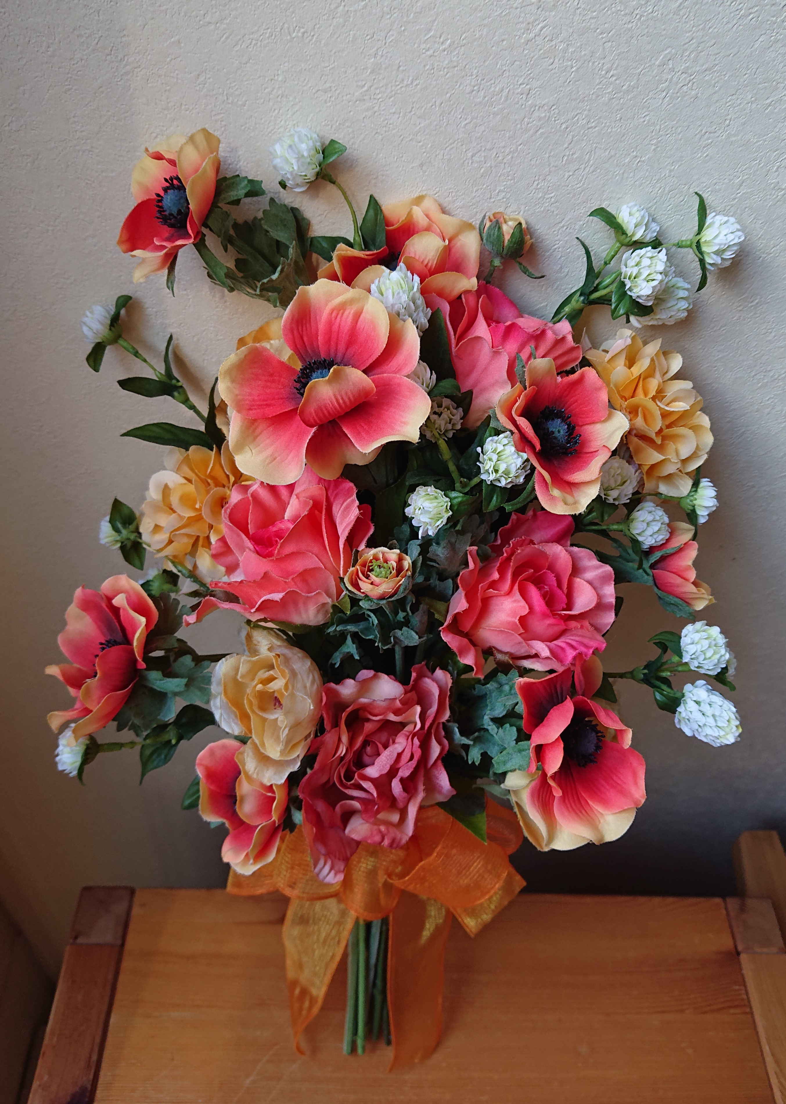 オレンジのアネモネのクラッチブーケ♪ブートニア付き♪生花みたいに綺麗な造花です♪高品質なのに安い