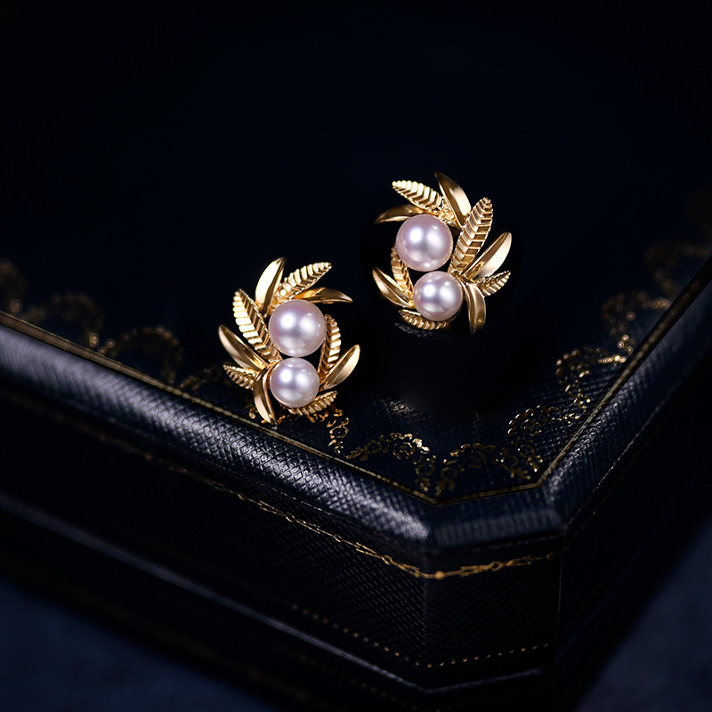 [ヘイズジュエリー] Yuyi Design 18Kゴールド フェザーシェイプ 日本製オーロラアコヤ真珠 6.5-7mm パール