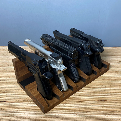 黒刀　秋水　木製スタンド付き 海賊王】【黒刀秋水】 武具 刀装具 日本刀 模造刀 居合刀 - メルカリ
