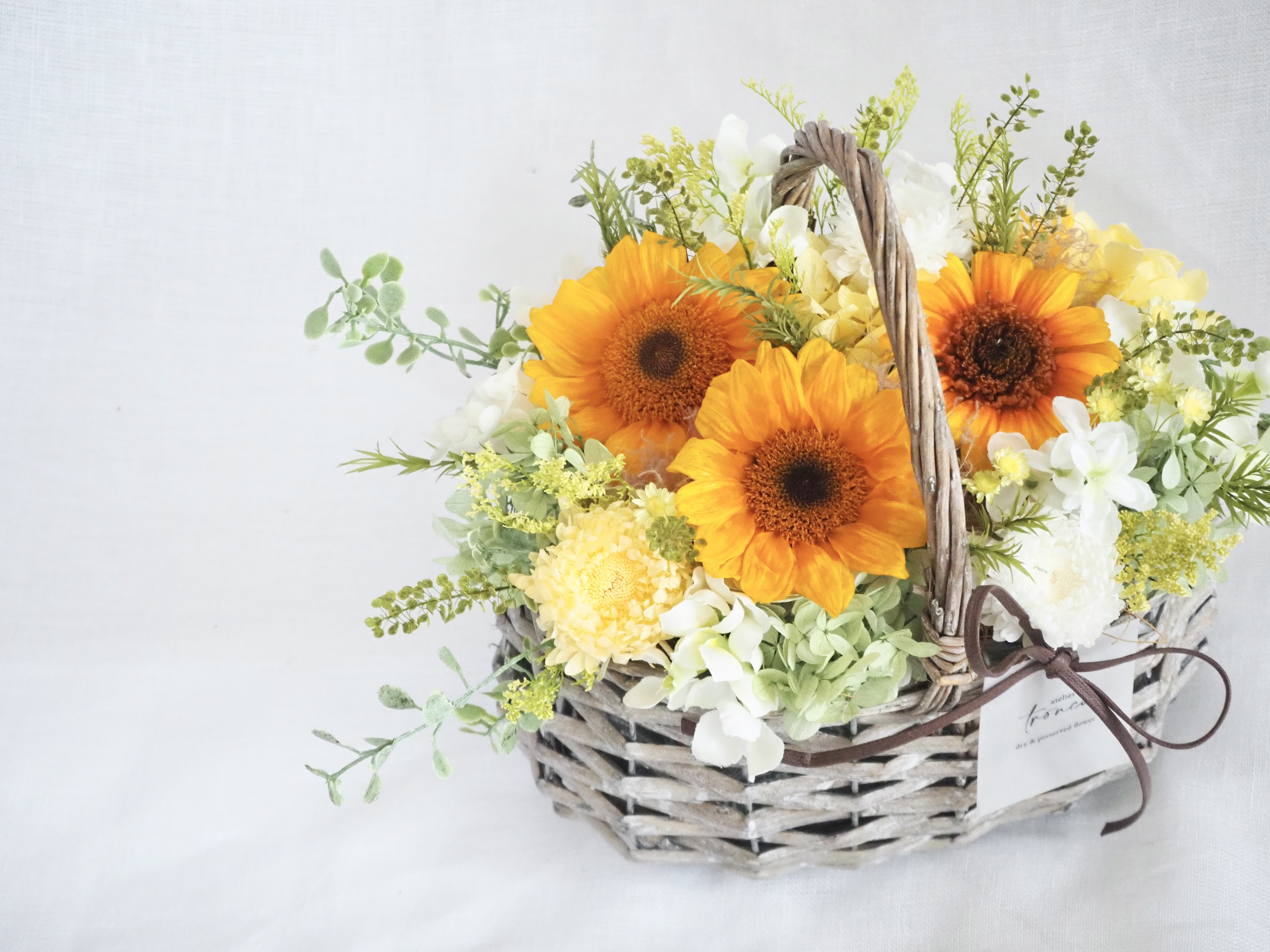 夏色 向日葵のプリザーブドフラワーバスケットアレンジ basket arrangement