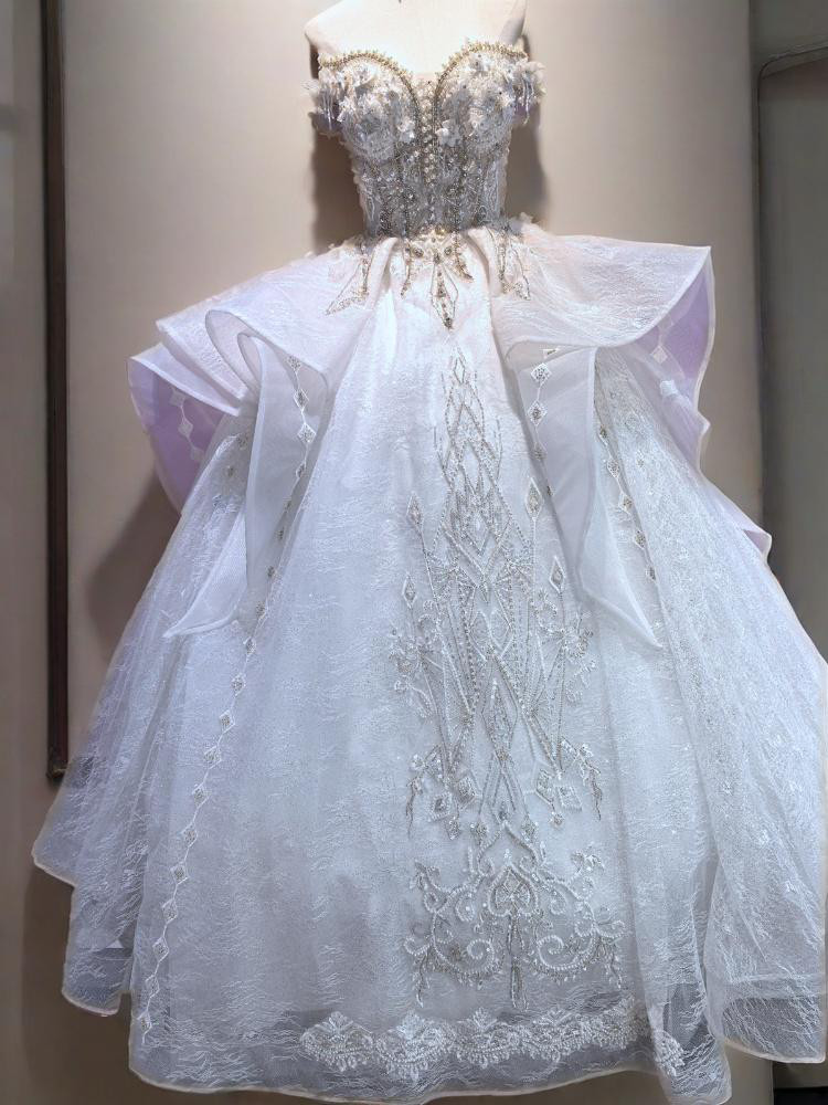 おしゃれ上級者に人気  立体花パーツレース パール メタリックファブリック ウエディングドレス   結婚式 D109