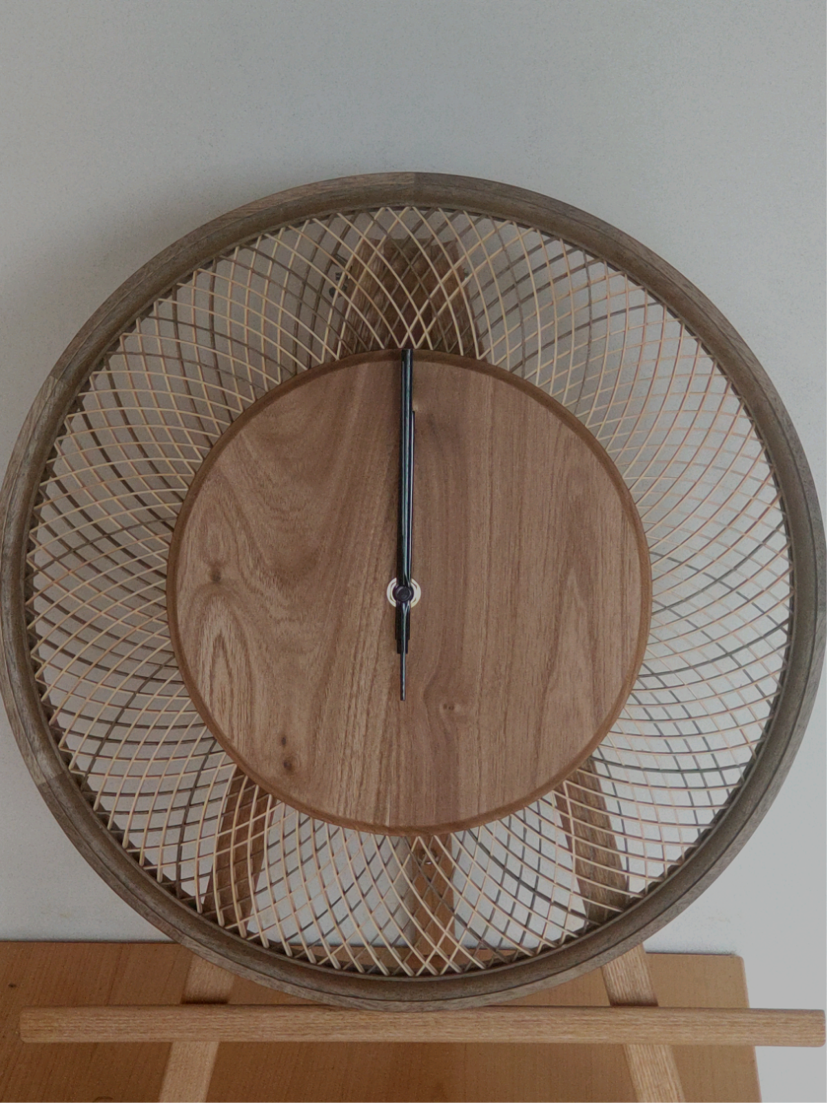 伝統の美と洗練が息づく、組子細工の優しい時の流れを感じる )) 電波時計仕様