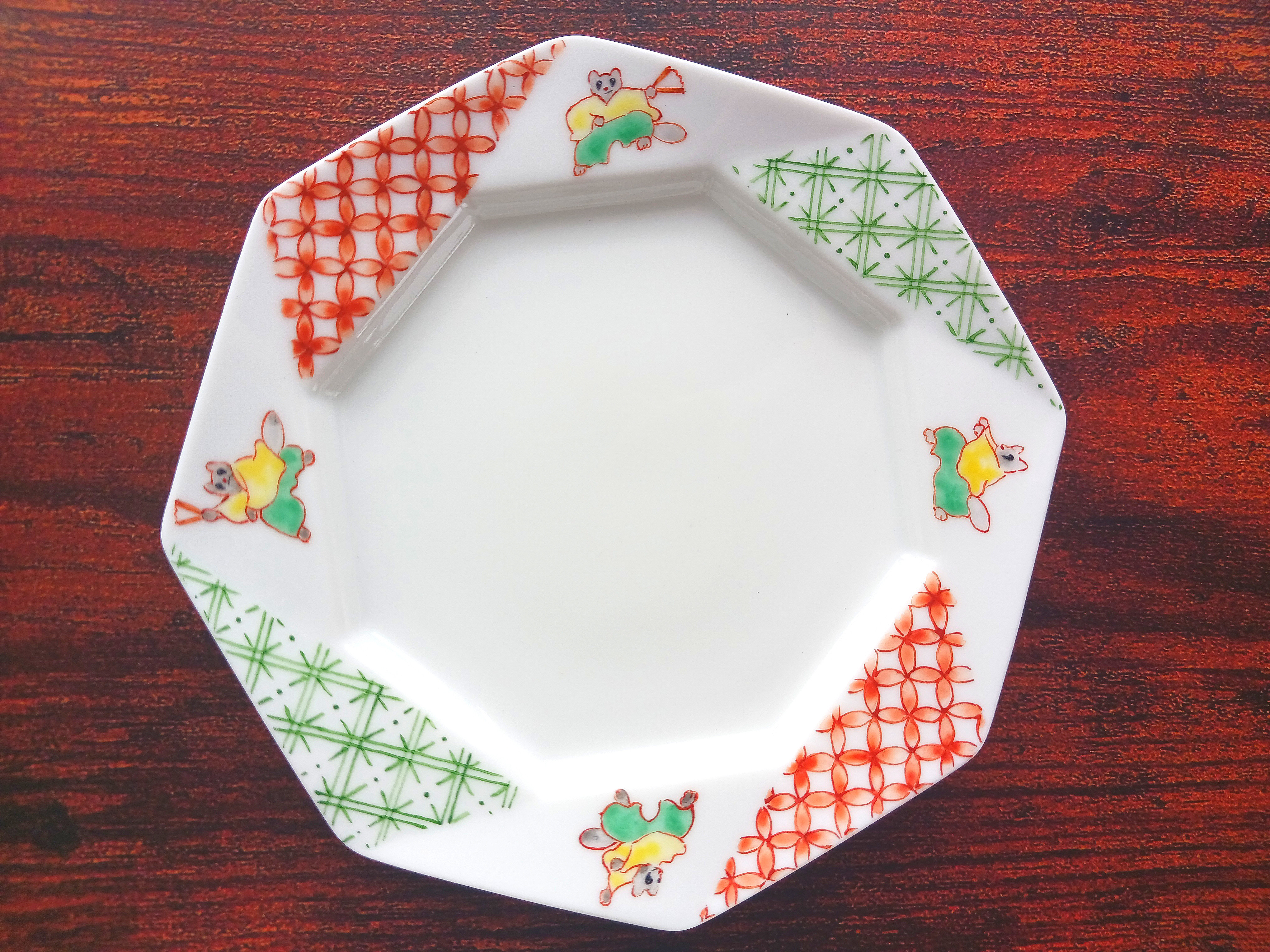 踊るタヌキプレート