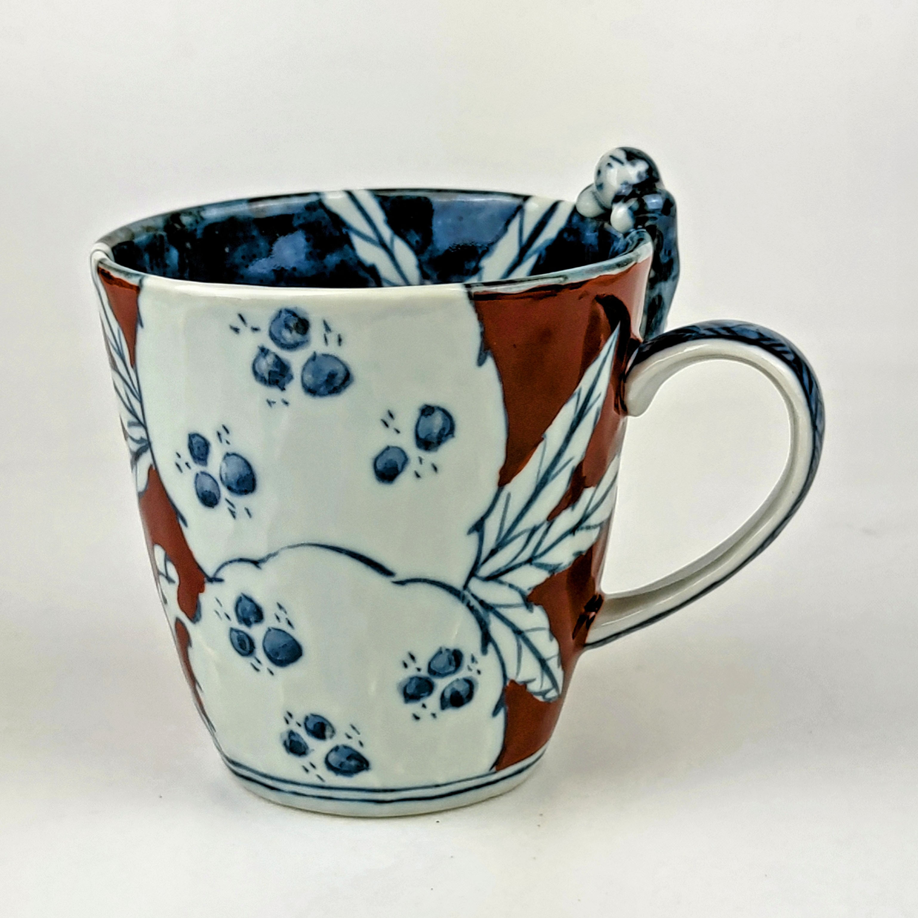 古染柘榴文様 一閑人彫マグカップ（赤）【陶祥窯・有田焼】