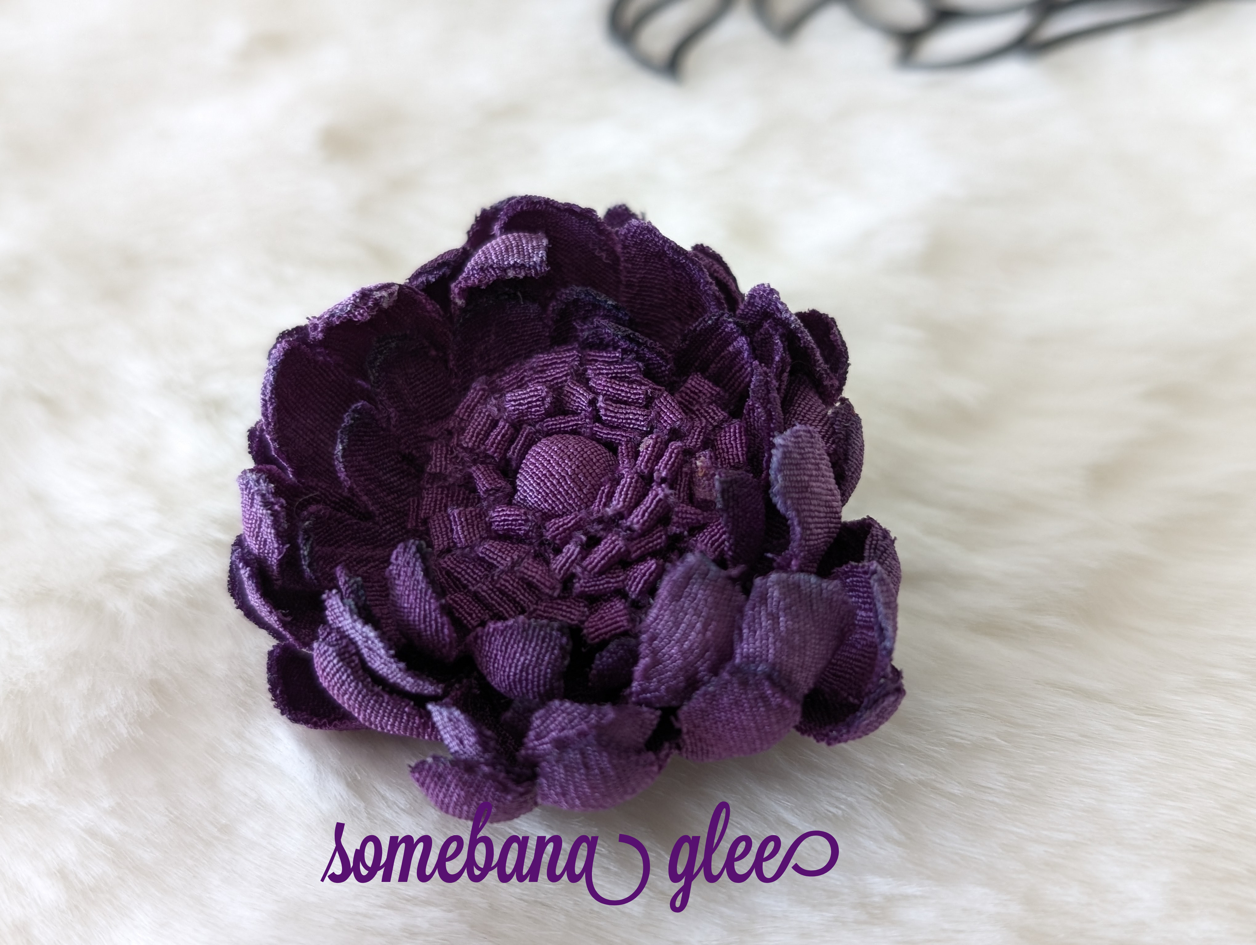 本絹ちりめん染花　コサージュ《デージー　(中)　紫》