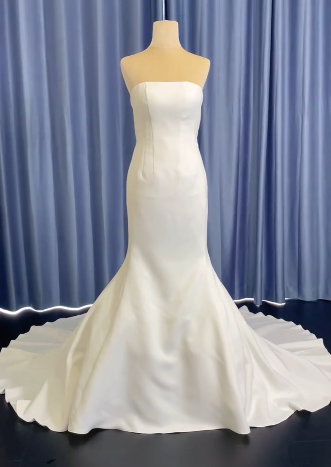 シンプル　激安　マーメイドドレス　光沢サテン　エレガントなシルエット　くるみボタン　タイトスカート　お色直し前撮り二次会