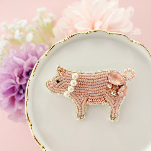 ビーズ刺繍_ブタのブローチ ブローチ Zatto 通販 19492536