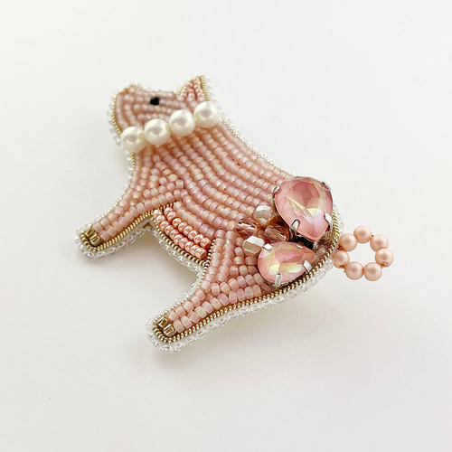 ビーズ刺繍ブローチ♡ハンドメイド 簡単ビーズ刺繍ブローチの作り方｜蜂てんとう虫パイナップル