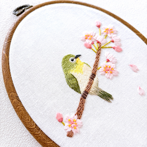 メジロ 桜 フレーム飾り タペストリー インテリア 刺繍 春 季節
