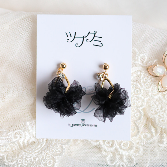 リボンドロップ ブラック/黒 ジルコニア ピアス（スタッド・一粒） tt
