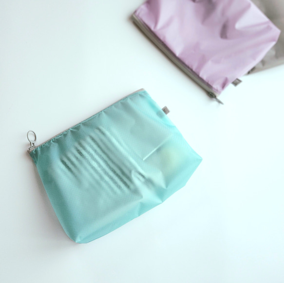 撥水ナイロンのちょうどいいサイズのポーチ│旅行　アウトドアに　コーデュラナイロン│パープル　ブルー　グレー 7枚目の画像