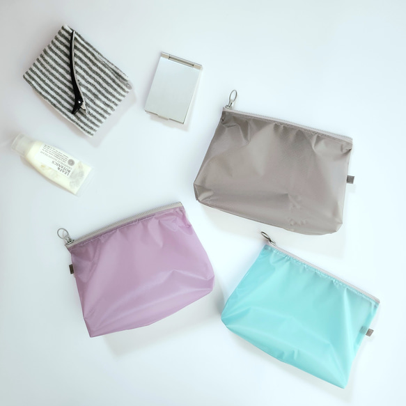 撥水ナイロンのちょうどいいサイズのポーチ│旅行　アウトドアに　コーデュラナイロン│パープル　ブルー　グレー 2枚目の画像