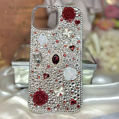 キラキラ✨️レッド×ホワイト ハートの女王 デコ iPhone14/15
