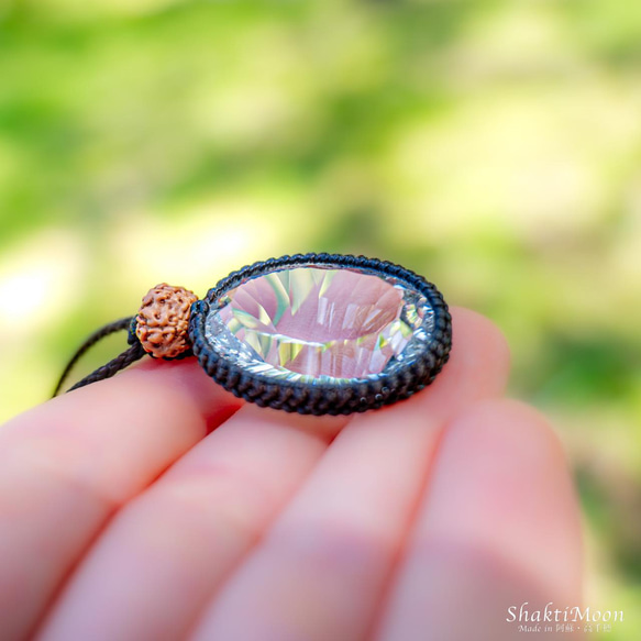 レア・希少！BIGサイズ！圧倒的な輝き！浄化・運気アップをお求めのあなたへ！concaveカット水晶とチクナルドラクシャ 7枚目の画像