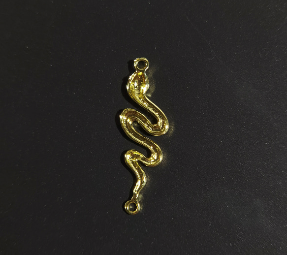 金具　守りの蛇モチーフ　干支*4個セット　DIY　アクセサリーパーツ　 3枚目の画像