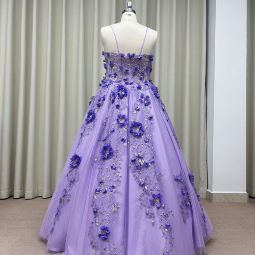 写真映え】立体刺繍×チュールのラベンダーカラーウェディングドレス 写真映え 立体刺繍×チュールのラベンダーカラーウェディング