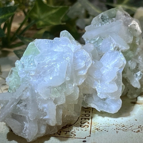 天使の水晶✨   レインボー　グリーンアポフィライト　原石　クラスター　魚眼石 Amazon.co.jp: 天使の水晶 レインボー グリーンアポフィライト