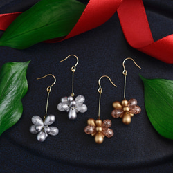 ハンドメイドピアス ホワイトパール お花 小ぶり シャワー台ビジュー