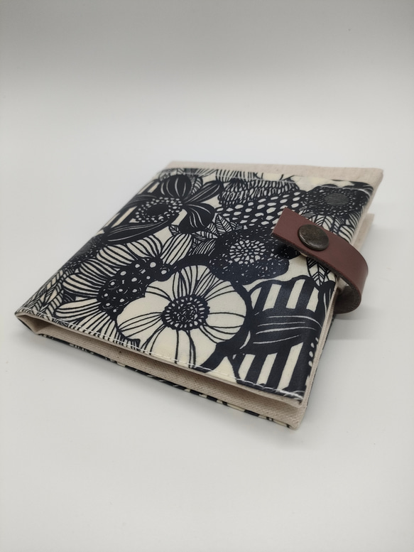 入れ替えて使える 携帯ティッシュケース マスクケース ペーパータオルケース　モノクロ北欧フラワー 2枚目の画像