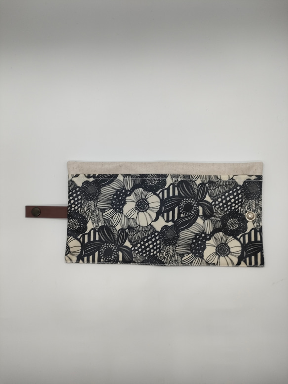 入れ替えて使える 携帯ティッシュケース マスクケース ペーパータオルケース　モノクロ北欧フラワー 3枚目の画像
