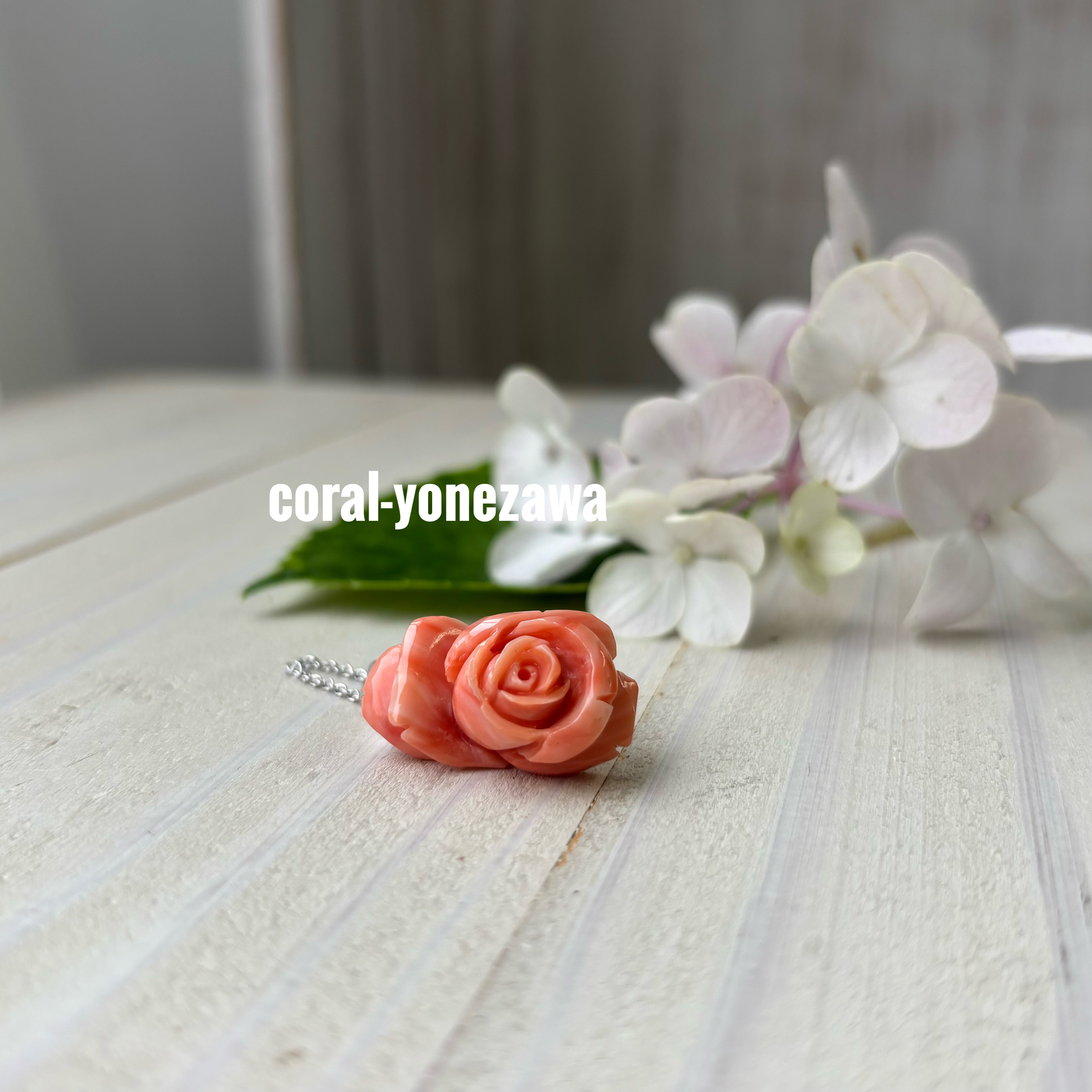 珊瑚バラアート．タックブローチ.彫刻