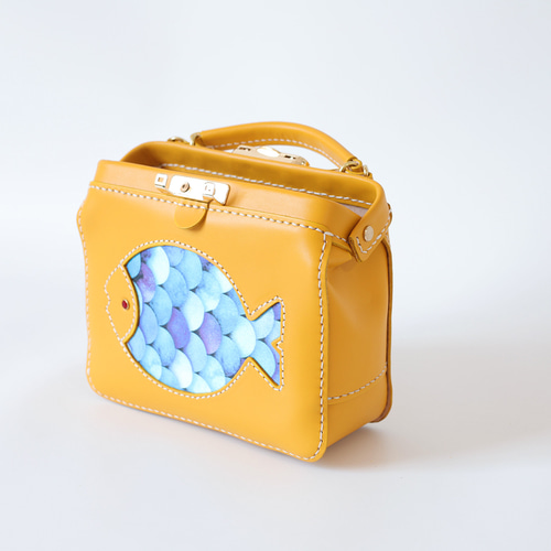 深海魚】大人気！がま口バッグ 本革手作りのレザーショルダーバッグ 総