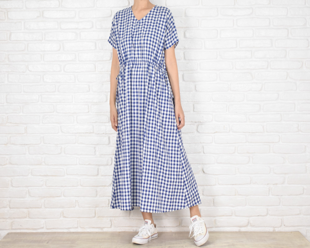 ふわりと心地よい、コットン素材のチェック柄Vネックワンピース　ギンガムチェック　＜ブルー＞