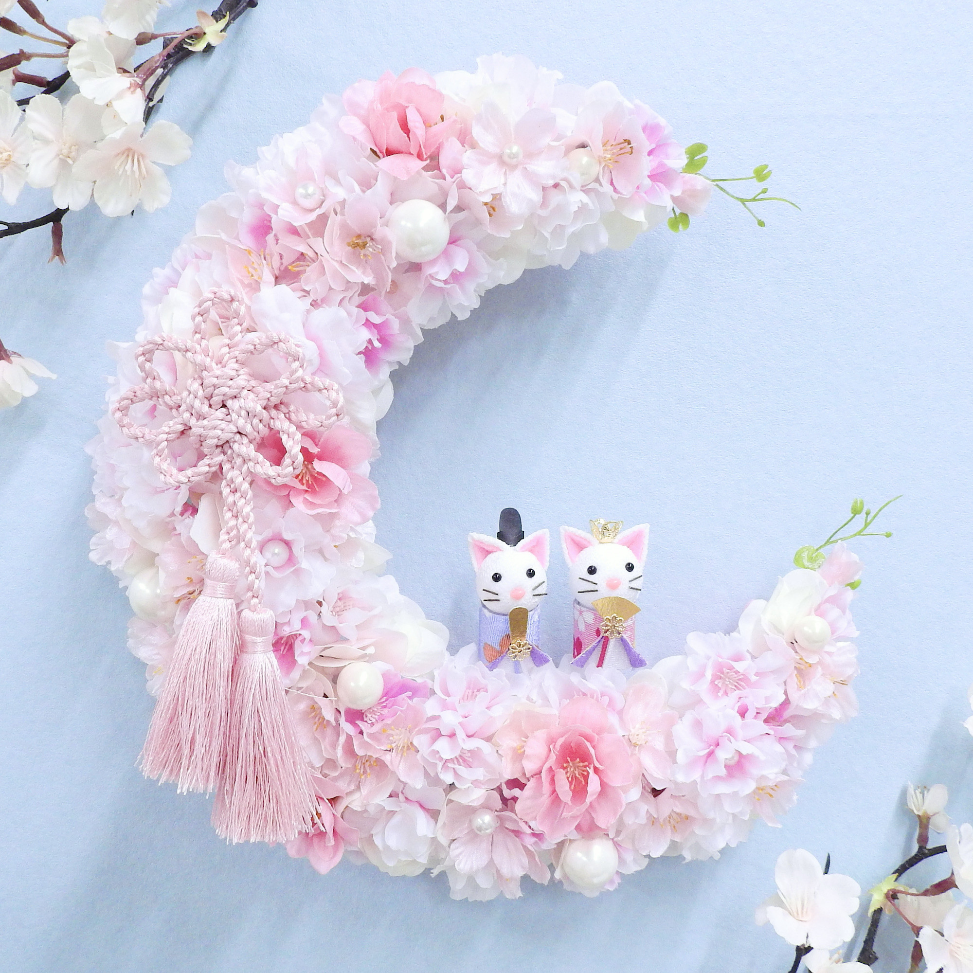 再販＊ 満開の桜・桃の花 三日月リース 猫・ニャンコ (お雛様・ひなまつり・結婚祝い・出産祝い) 抗ウイルス光触媒加工
