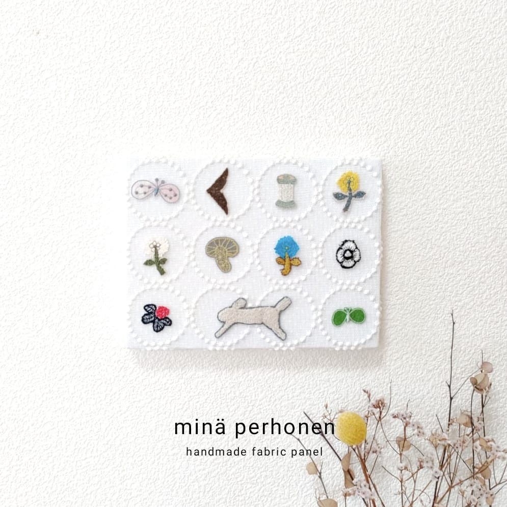 ミニ　ファブリックパネル　ミナペルホネン　インテリア　タンバリン　白　春　夏　爽やか　壁飾り　壁掛け　インテリア　パネル